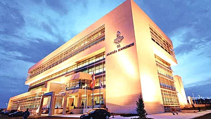 Trafo Panosuna Temas Eden Çocuğun Elektrik Akımına Kapılarak Yaralanması Nedeniyle Yaşam Hakkının İhlal Edilmesi