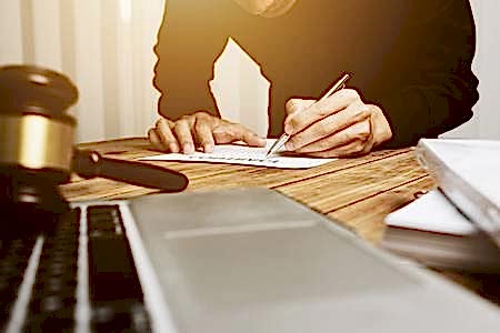 Kişinin Kamu Görevlilerini Şikayet Ehliyeti